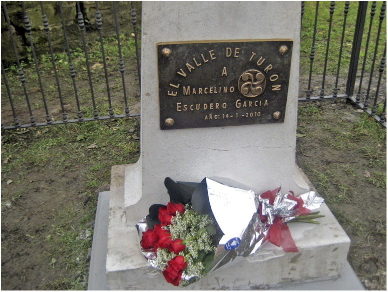 Placa Busto a Marcelino Escudero. 1º de San José, Valle de Turón, Mieres, Asturias. Año 2010.