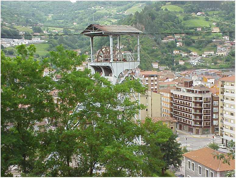 Pozo Entrego. El Entrego, San Martín del Rey Aurelio, Asturias. Año 2000.