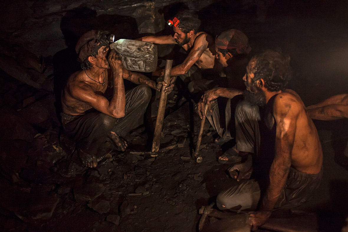 coal-mining-donkeys-pakistan-8